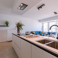 Lovely Apartment With Lateral sea View and Parking