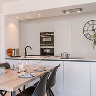 Lovely Apartment With Lateral sea View and Parking