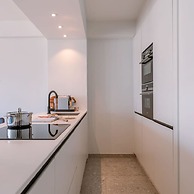 Lovely Apartment With Lateral sea View and Parking