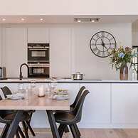 Lovely Apartment With Lateral sea View and Parking