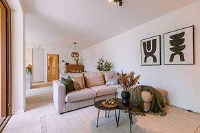 Beautiful Apartment With Parking Close to the sea