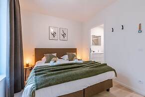 Beautiful Apartment With Parking Close to the sea