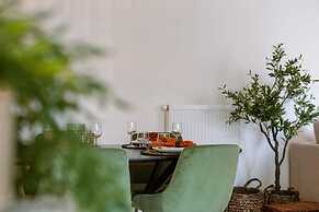 Beautiful Apartment With Parking Close to the sea