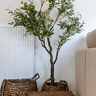 Beautiful Apartment With Parking Close to the sea