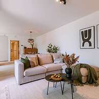 Beautiful Apartment With Parking Close to the sea