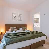 Beautiful Apartment With Parking Close to the sea