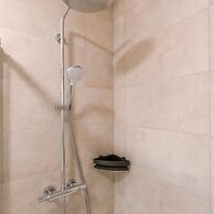 Beautiful Apartment With Parking Close to the sea