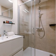 Beautiful Apartment With Parking Close to the sea