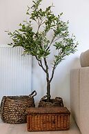 Beautiful Apartment With Parking Close to the sea