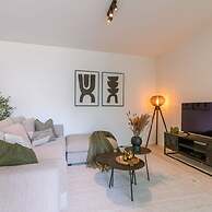 Beautiful Apartment With Parking Close to the sea