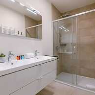 Beautiful Apartment With Parking Close to the sea