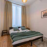 Cozy and Spacious Apartment Nearby the Beach