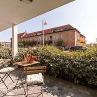 Deluxe Apartment With Lovely Terrace and Parking