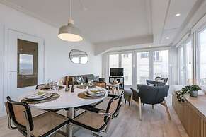 Beautiful Seaview Apartment With Private Garage