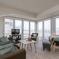 Beautiful Seaview Apartment With Private Garage