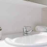 Beautiful Seaview Apartment With Private Garage