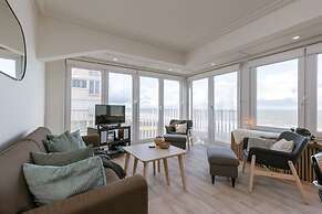 Beautiful Seaview Apartment With Private Garage