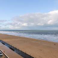 Beautiful Seaview Apartment With Private Garage