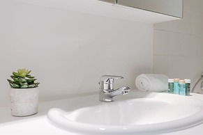 Beautiful Seaview Apartment With Private Garage