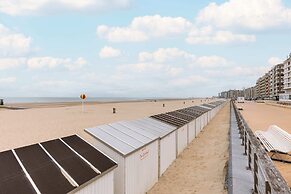 Cosy Apartment With 2 Terraces Right at the Beach