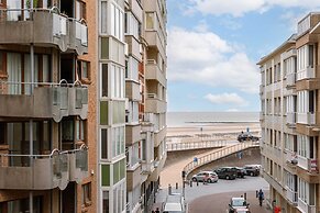 Cosy Apartment With 2 Terraces Right at the Beach