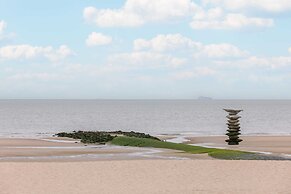 Cosy Apartment With 2 Terraces Right at the Beach