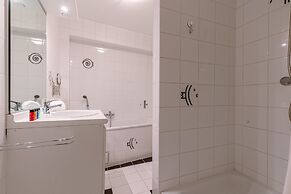 Cosy Apartment With 2 Terraces Right at the Beach