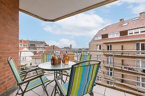 Cosy Apartment With 2 Terraces Right at the Beach