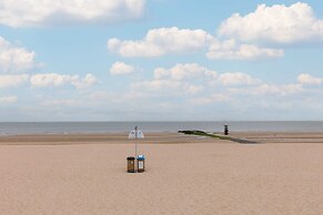 Cosy Apartment With 2 Terraces Right at the Beach