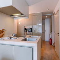 Lovely and Spacious Apartment on top Location