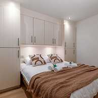 Lovely and Spacious Apartment on top Location