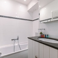 Lovely and Spacious Apartment on top Location