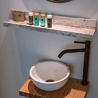 Spacious and Warmly Furnished Apartment