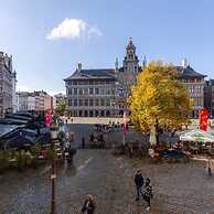 Modern Apartment Located at Historical Main Square
