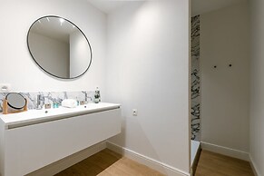 Modern Apartment Located at Historical Main Square