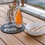 Family Apartment Located by the sea