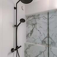 Cosy Apartment With Terrace Overlooking the sea