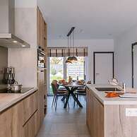 Family-friendly House With Sunny Terrace and Garden