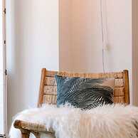 Warm Cozy Lateral Seaview Apartment