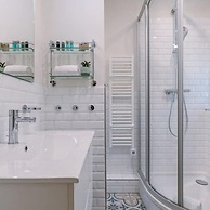 Warm Cozy Lateral Seaview Apartment