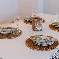 Warm Cozy Lateral Seaview Apartment