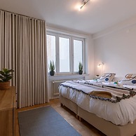 Warm Cozy Lateral Seaview Apartment