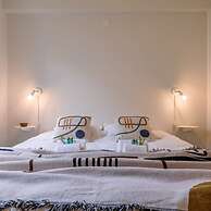 Warm Cozy Lateral Seaview Apartment