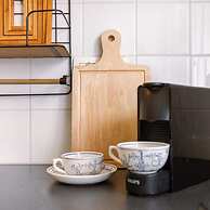 Warm Cozy Lateral Seaview Apartment