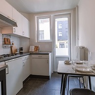 Warm Cozy Lateral Seaview Apartment