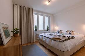 Warm Cozy Lateral Seaview Apartment