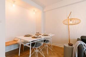 Warm Cozy Lateral Seaview Apartment