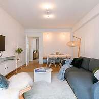 Warm Cozy Lateral Seaview Apartment