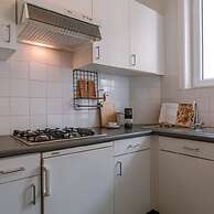 Warm Cozy Lateral Seaview Apartment