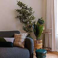 Warm Cozy Lateral Seaview Apartment